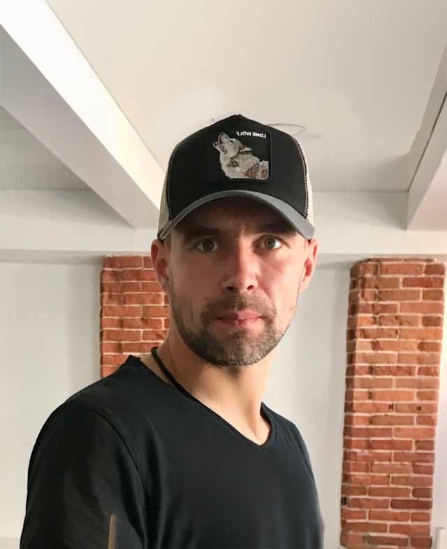 Электрик Александр Суслов
